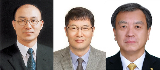 문재인 대통령은 26일 신임 청와대 민정수석에 김조원 한국항공우주산업(KAI)대표 이사(왼쪽), 신임 일자리 수석에 황덕순 청와대 일자리 기획비서관(가운데), 시민사회 수석에 김거성 사회복지법인 송죽원 대표이사(오른쪽)을 임명했다.